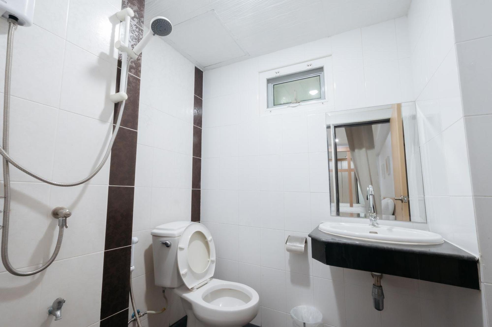 Creston Grand Hotel Suphanburi Eksteriør billede